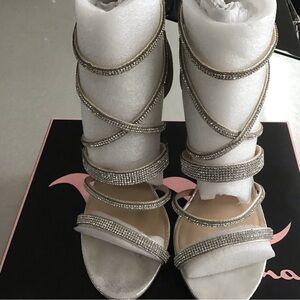 Nina Risa Silver Strappy Heels 8M EUC